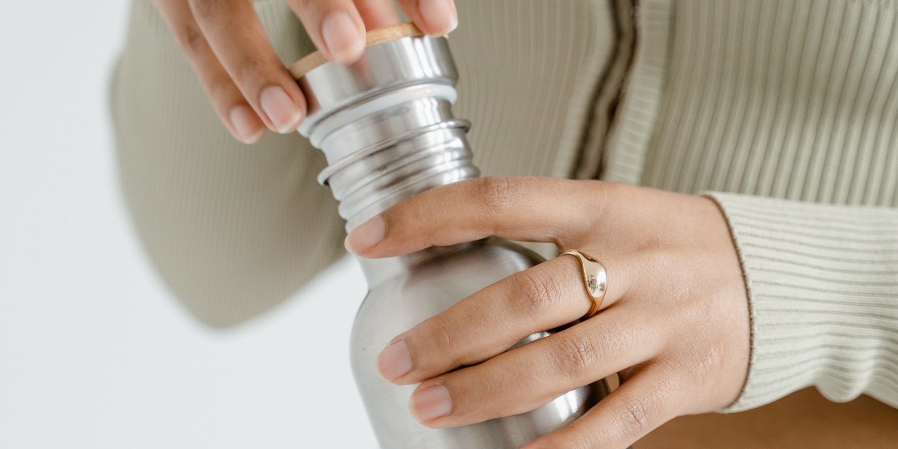 How Do Smart Water Bottles Stay Clean? UV Secrets