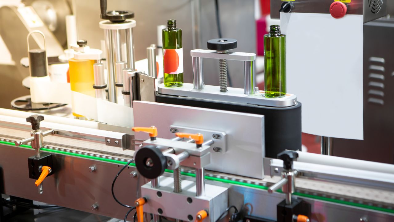 How to Choose a Labeling Machine Based on Bottle Type